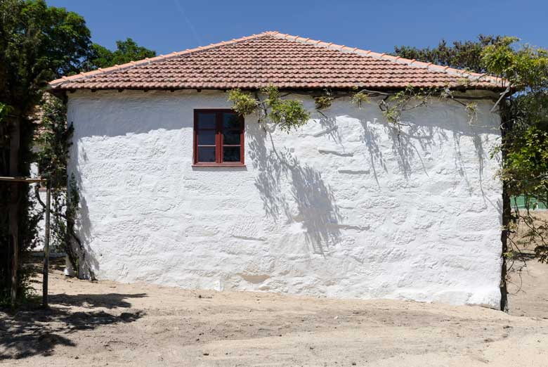 Vidago rural house by Nuno Graça Moura